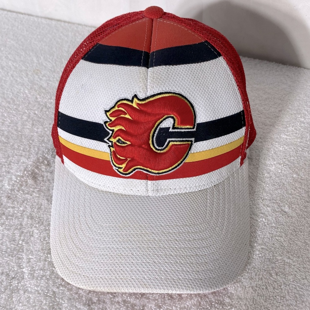 Vintage Reebok Calgary Flames NHL Hockey Red White Yellow Mesh Back Hat